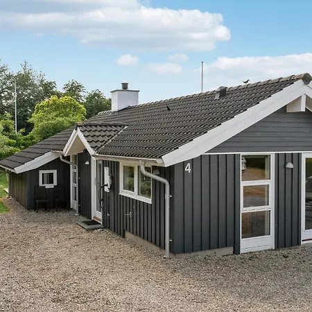 3 Bedroom In Holiday home