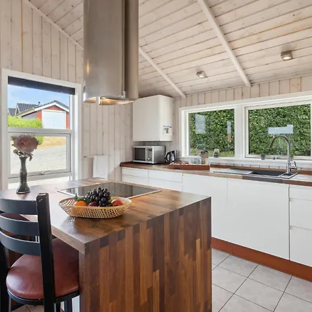 3 Bedroom In Holiday home